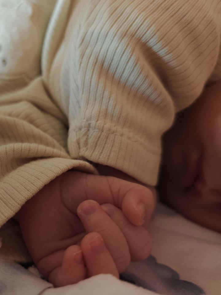 Prvih 30 dana s bebom: Šta zaista treba – a šta može da&nbsp;sačeka?